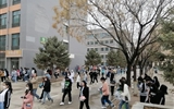 人間四月芬芳盡，逢春總有賞花情